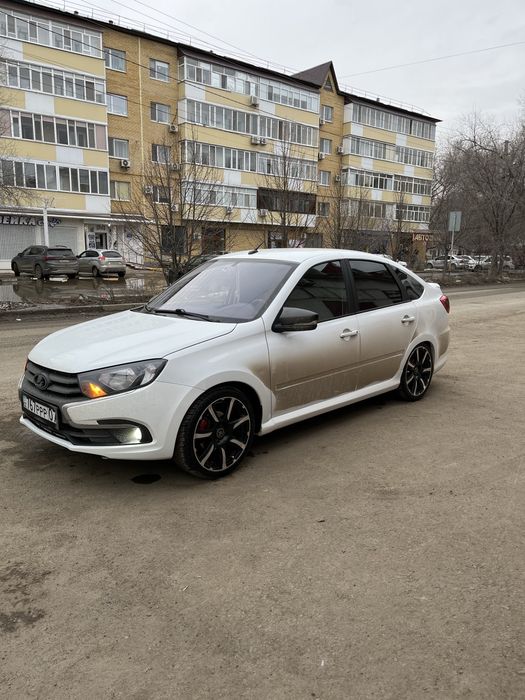 Продам передний бампер гранта