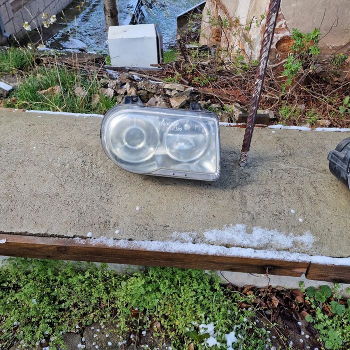 Фарове ляв десен крайслер 300с