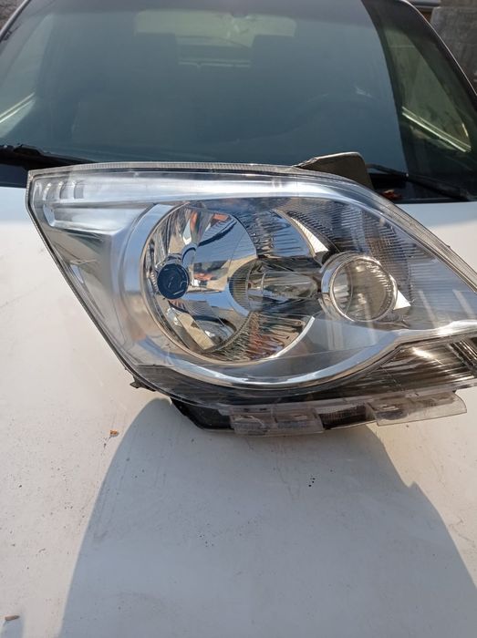 Продам фары на chevrolet cobalt toyota35 golf тройка