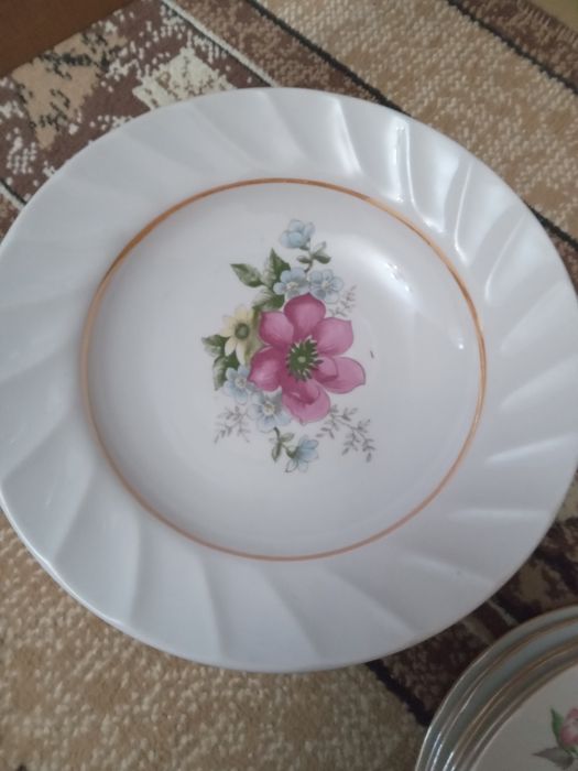 Продам тарелки , не подьзовались