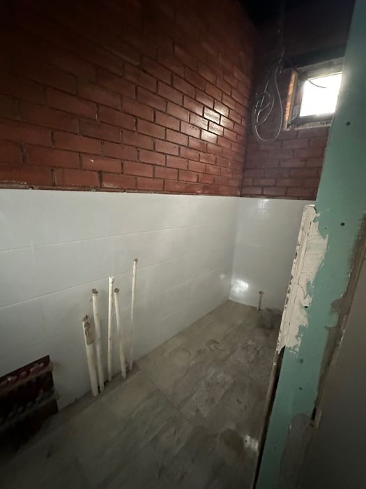 Noturar bino Sirg’ali tumanida Xokimyatni oldid:o o’zirani yonid.