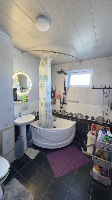 Сотилади-Shashlik SITY оркасида,2-каватли уйни, 1-каватида,2-хона