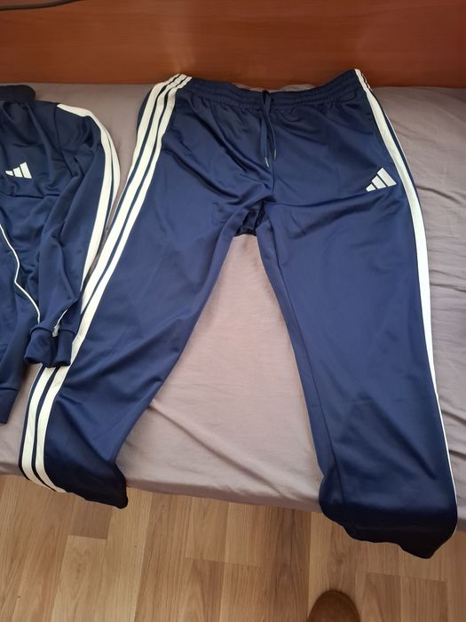 Продавам спортен екип Адидас