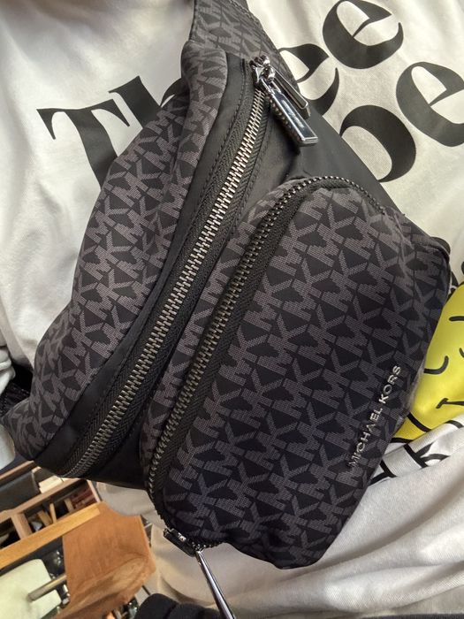 Мъжка чантичка michael kors