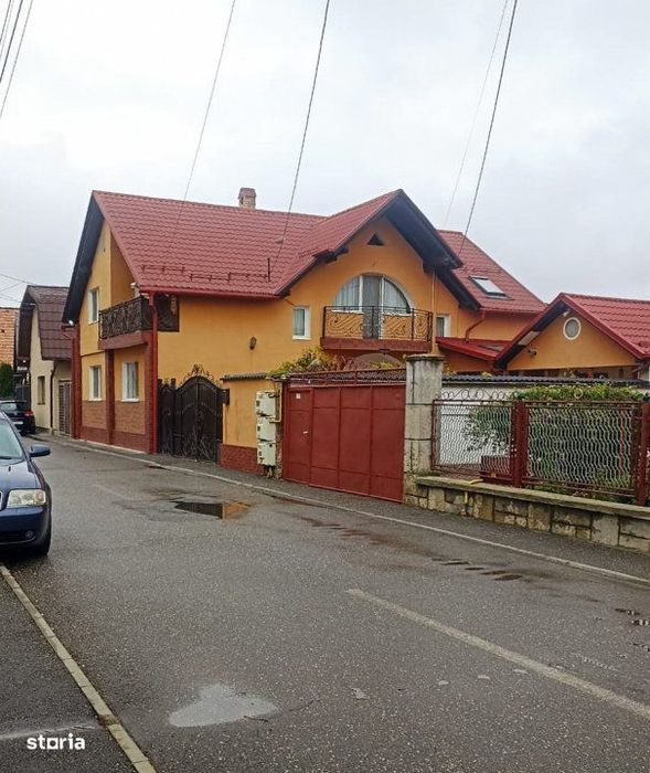 Casa mobilata si utilata pe strada linistita cu acces usor