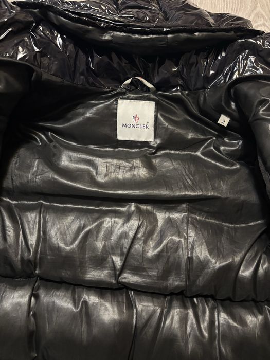 Vând geacă Moncler