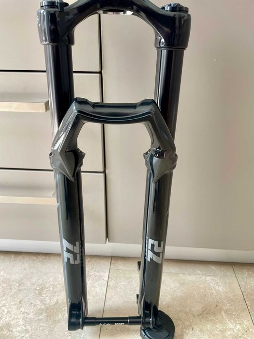 Furca Marzocchi Bomber Z2, (Fox 34) 27.5, cursa 140mm, boost
