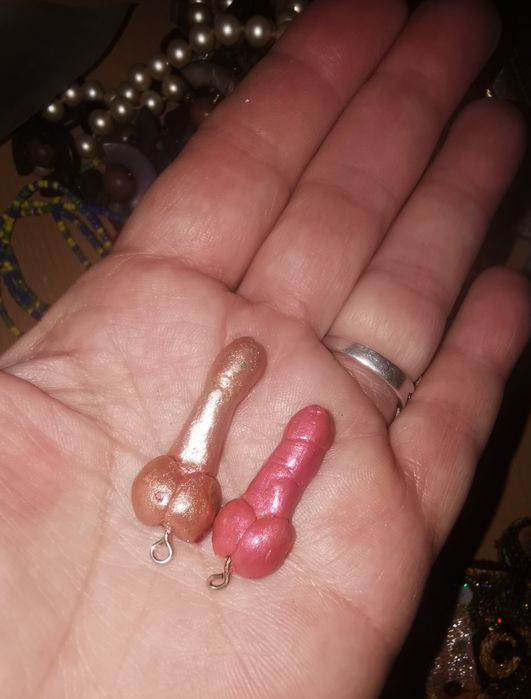 Pulicici mici - doua pandantive artizanale amuzante