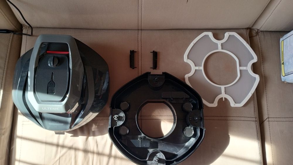 Робот за почистване на басейн