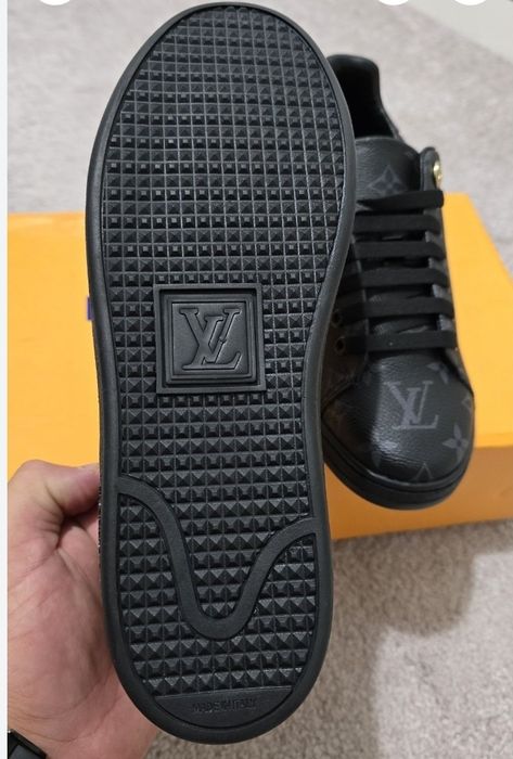 Adidasi Louis Vuitton