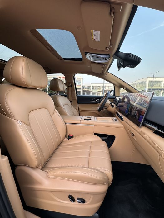 Voyah Dreamer Premium Minivan 2025 в наличаи от Terra Auto