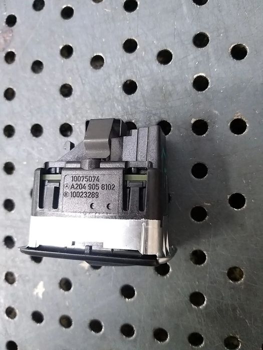 Buton geam electric dreapta fata mercedes cla x117 a2049058102