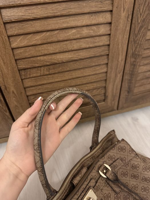 Оригинална дамска чанта Guess