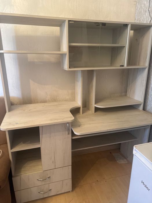 Продам шкаф-стол. Цена 15000.