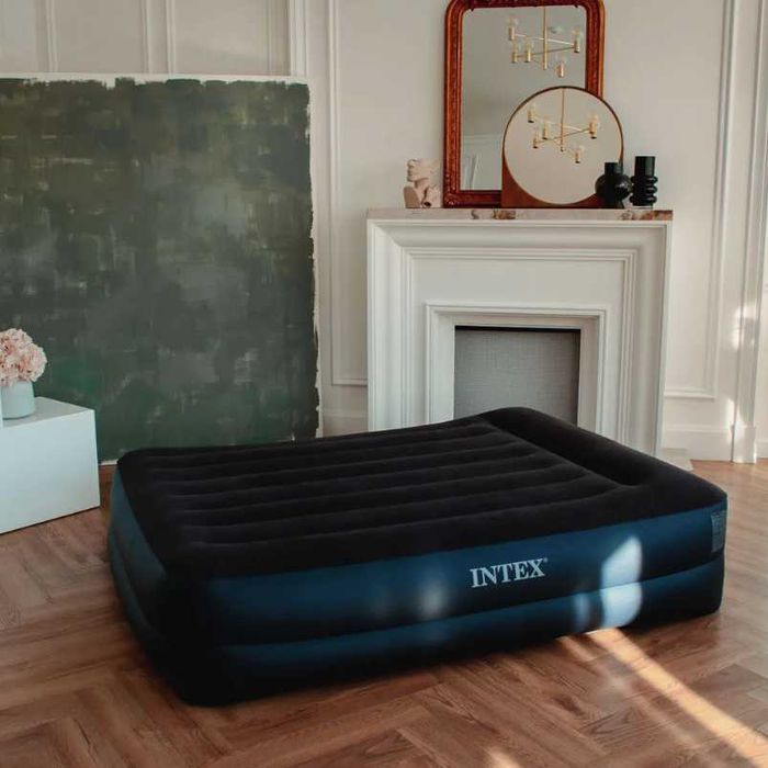 Надувнaя кровать Intex-152x203x42 sm c встроенным насосом