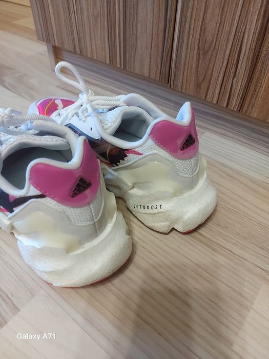 Маратонки адидас