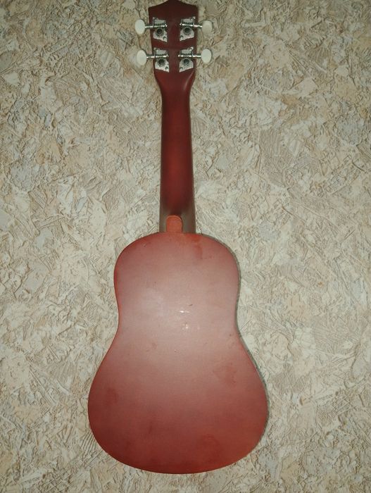 Укулеле отдам срочно