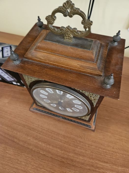 Часовници - един немски, два руски