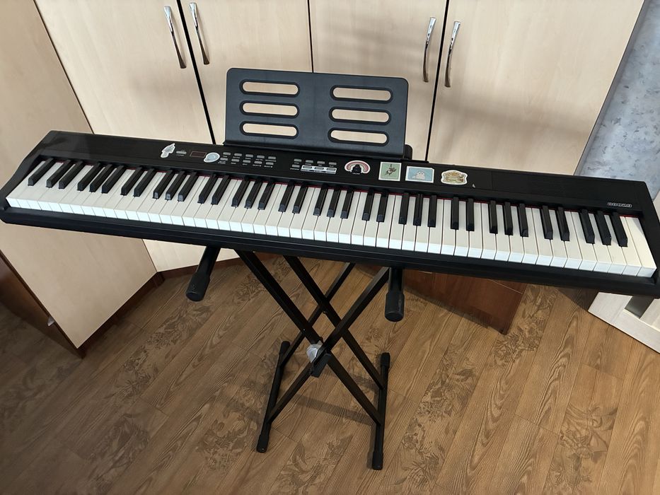 Продам синтезатор 88 кл 7 октав