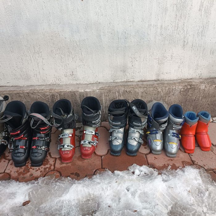 Сноуборды и ботинки , лыжи и ботинки