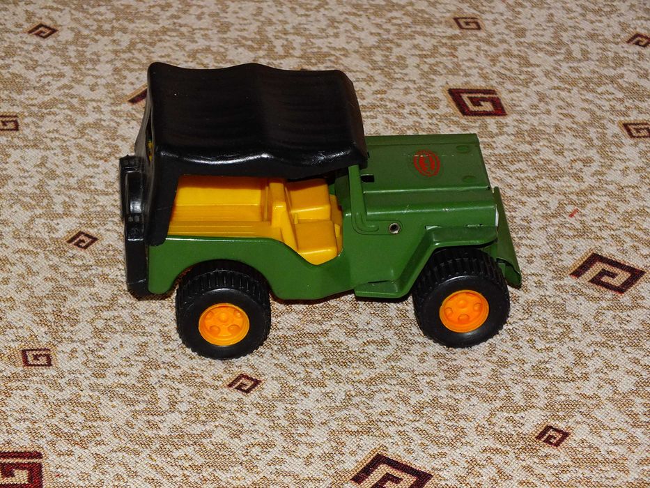 Метален джип на завод Мир Разград