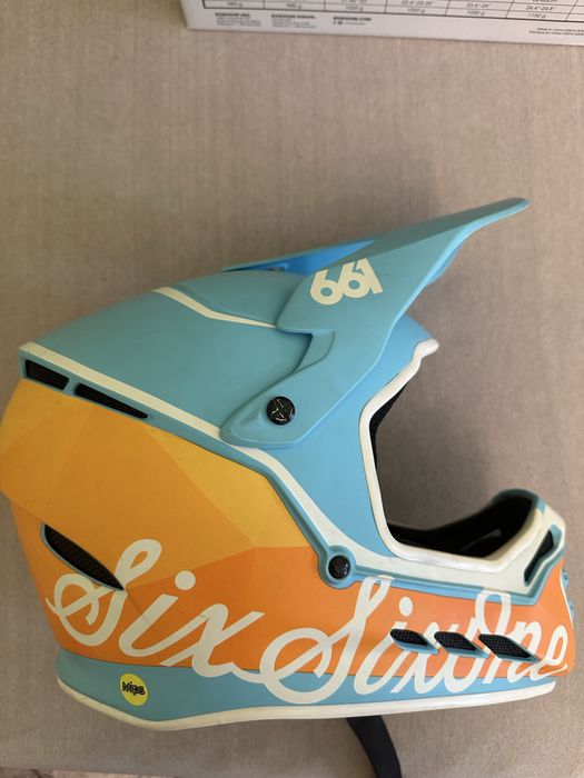 Downhill каска 661