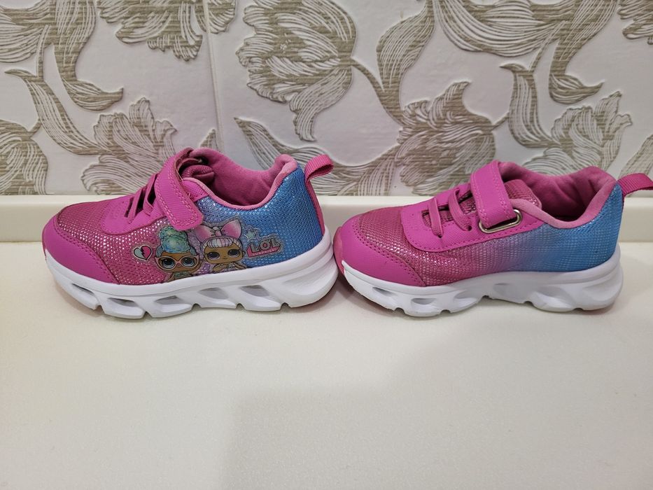 Кросовки детские, для девочки.