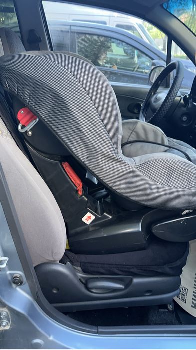 Автокресло с системой изофикс.