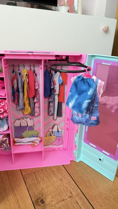 Къща и гардероб Barbie