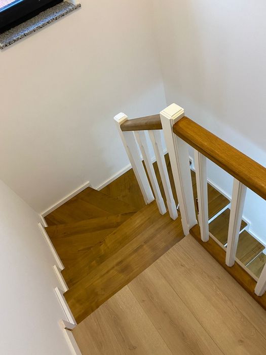 Scari, Balustrade din lemn masiv