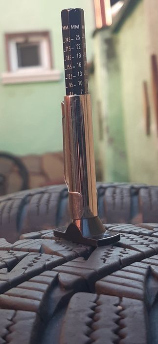 Два броя зимни гуми 215/60/16 цола 7мм.грайфер ДОТ 4023