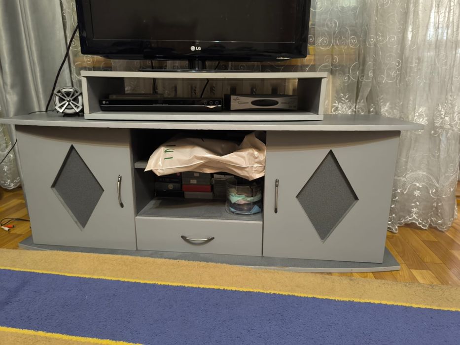 Подставка под телевизор и шкаф