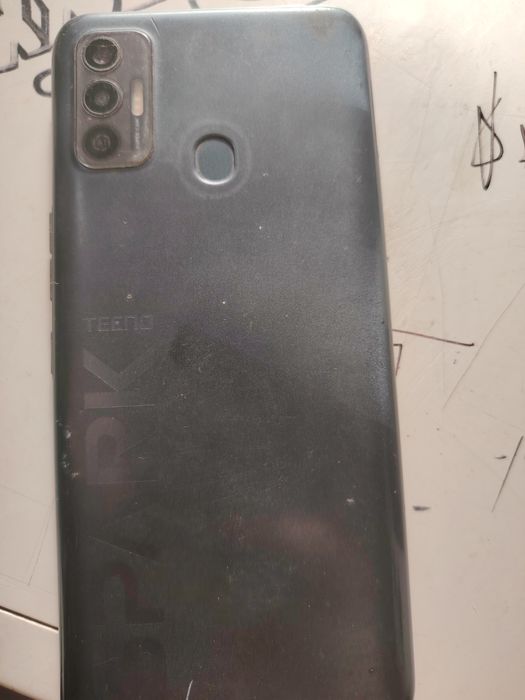 Tecno spark 7 xolati yaxshi xamma joyi ishlaydi bateraki yaxshi ketadi