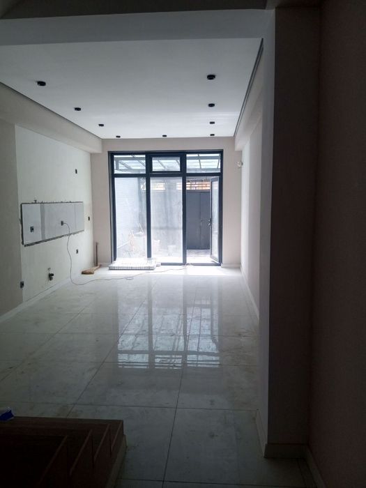 Продаётся дом в центре города на Шота Руставели , Ул Конституции.