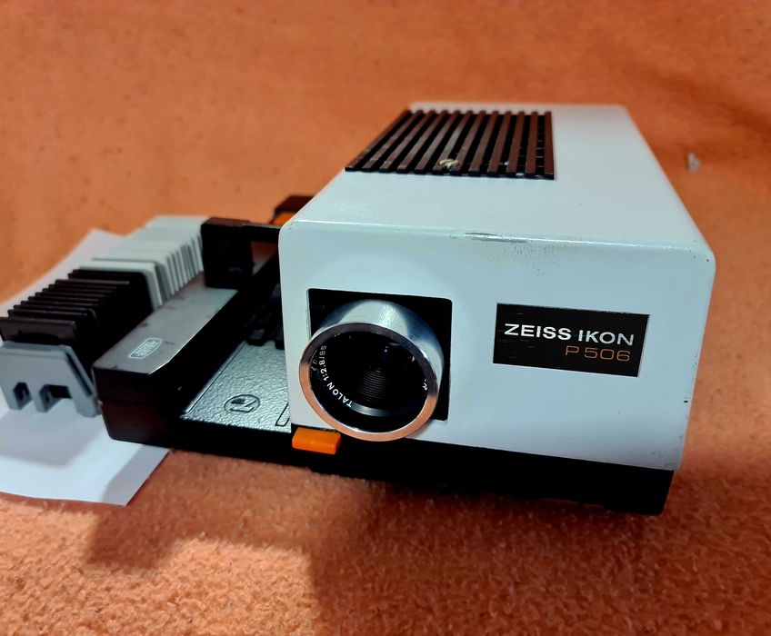 Proiector diapozitive "ZEISS IKON"