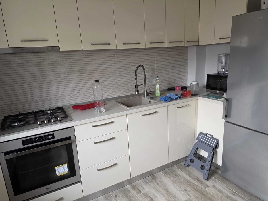 Apartament de Închiriat 3 CAM PRET 500E