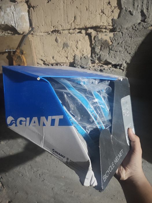 Шлема для велосипеда разных цветов немецкий Giant и Originals