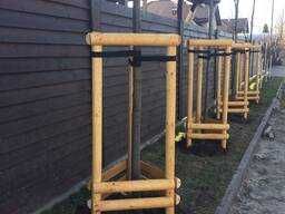 Оцилиндрованные колья для подвязки деревьев