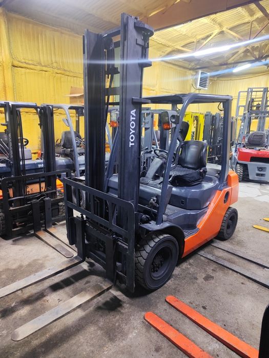 Продам вилочный погрузчик. Кара