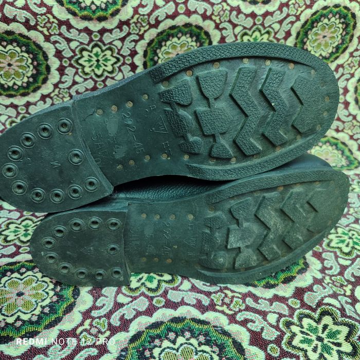 Сапоги кирзовые и резиновые.