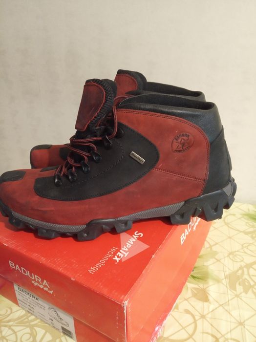 Продам новые кроссовки