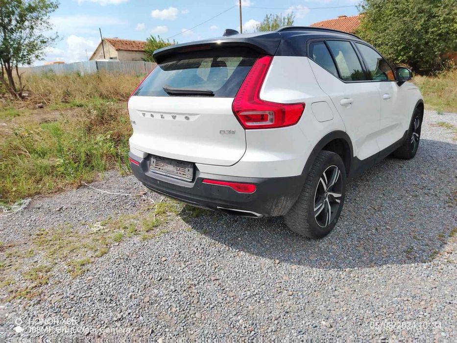 Волво XC 40  2020 година 2.0 дизел 150 коня автомат