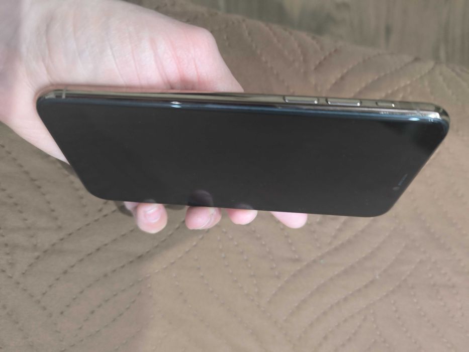 iPhone 11 64 гб със следи от употреба