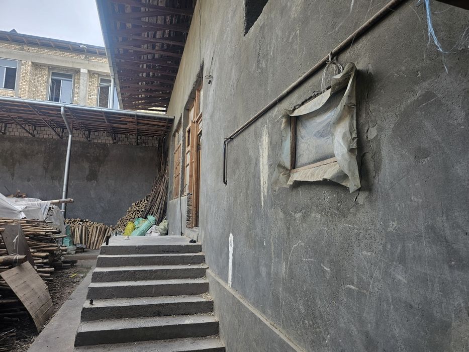 Ijaraga bino, Nazarbek, Harakat, 1-liniya