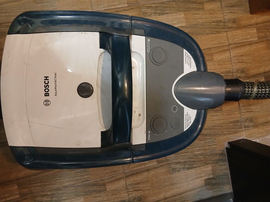 Продавам прахосмукачка Бош