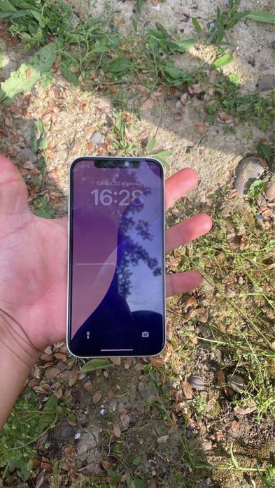 Продаю iphone 12 white edition