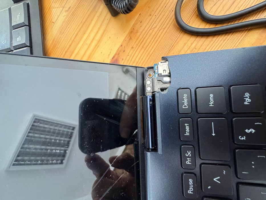 Asus Vivobook Flip 14 За части или ремонт