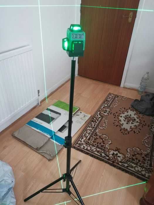 Nivela laser cu Trepied Autonivelare ,telecomanda ,acumulator portabil