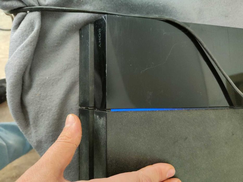 Consola Playstation 4 CUH-1004A defecta