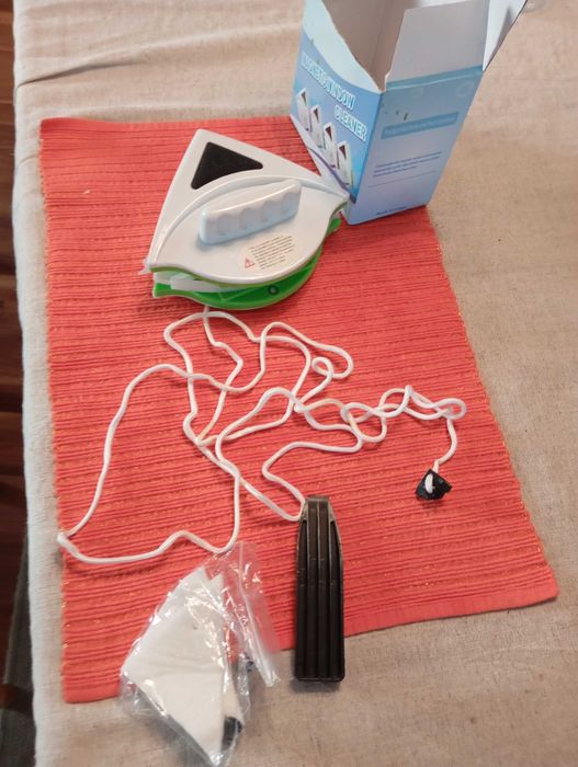 Уред с магнит за миене на прозорци с дебелина 20-30мм